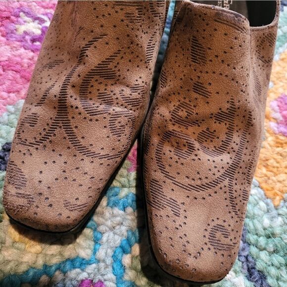 Paul Green Munchen Tooled Leather Block Heel Mules Austrian Made 7.5 - Picture 3 of 8